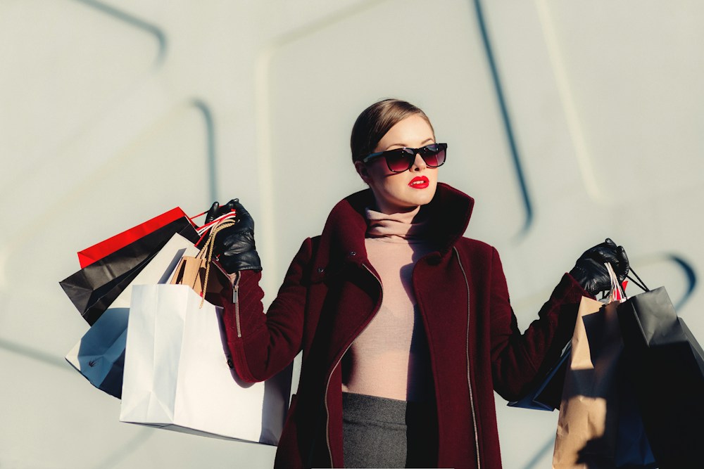 Temporary visual reference: an urban shopping scene